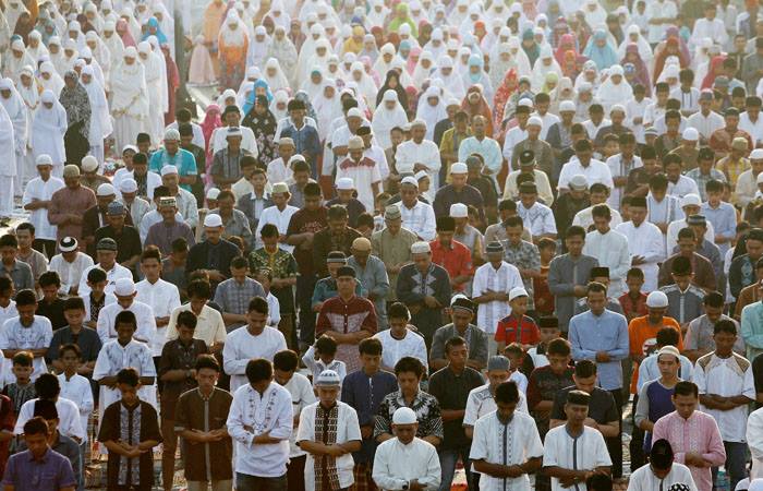 به‌ وێنه‌.. موسڵمانانى جيهان جه‌ژن پيرۆز ده‌كه‌ن